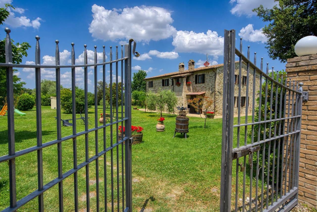 Agriturismo Le Terre Del Casale Assisi Bagian luar foto